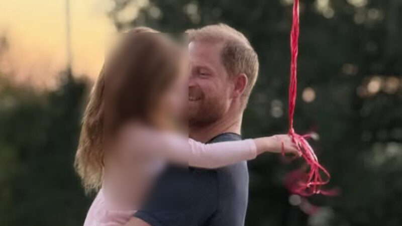 Príncipe Harry faz rara aparição com a filha caçula de 4 anos em foto inédita