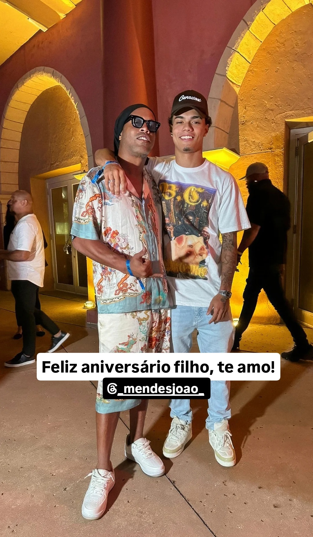 Ronaldinho Gaúcho e o filho - Foto: Instagram @ronaldinho