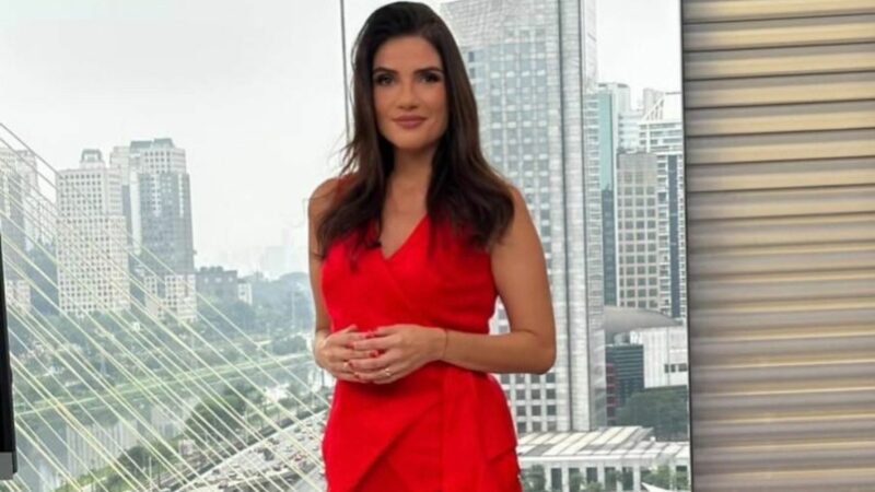 Sabina Simonato, apresentadora da Globo, posta foto rara com a filha e o marido em data especial