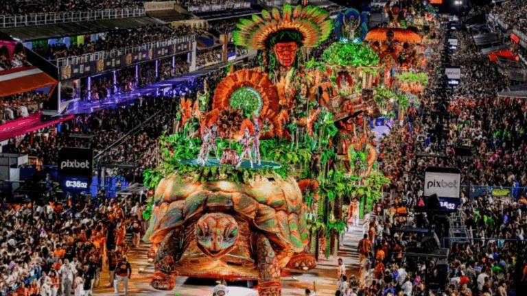 Aos 51, ator vencedor de Oscar já apoiou escola de samba no Carnaval do Rio
