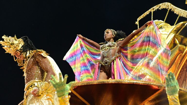 Thelminha celebra vitória da Mocidade Alegre no Carnaval 2026 de SP