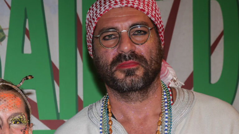 Aos 48 anos, Thiago Lacerda faz rara aparição com a esposa de 54 anos em noite de Carnaval