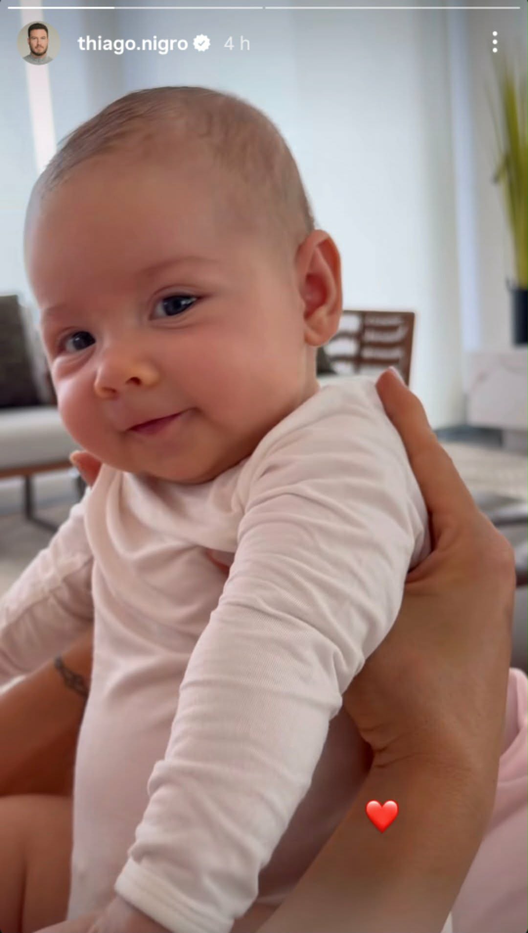 Thiago Nigro mostra como está a filha