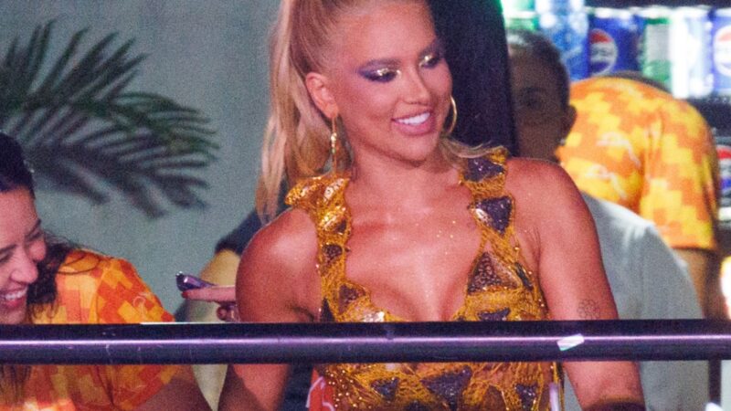 Virginia Fonseca com a ex-cunhada, Monyque Isabella, na Sapucaí - Foto: Brazil News