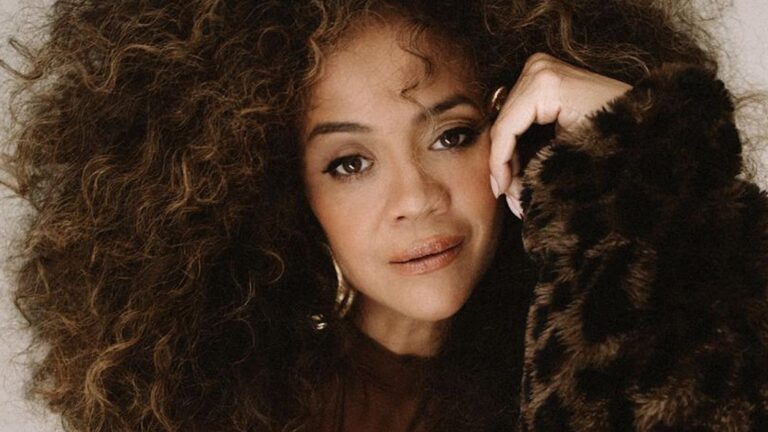 Aos 51 anos, Aline Borges mergulha em nova fase com série: ‘Honrando o dom que Deus me deu’