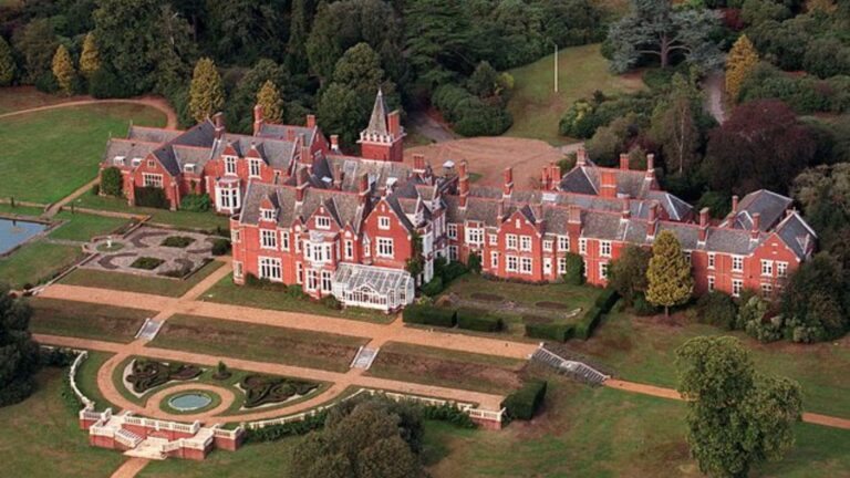 Aos 62 anos, Duque de Edimburgo ostenta luxo em mansão de US$ 39 milhões