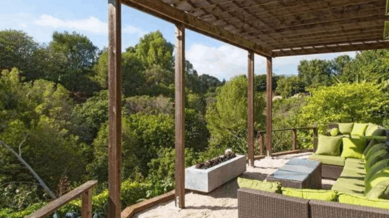 Com fortuna avaliada em R$ 1,3 bilhão, atriz de 58 anos vendeu mansão em Malibu por R$ 41 milhões