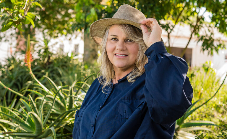 Claudia Reyes mistura sua arte com agronegócio