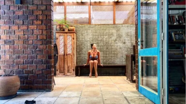 Aos 43 anos, ator de A Força do Querer grava novo filme da Netflix e chama atenção por casa com famosa atriz
