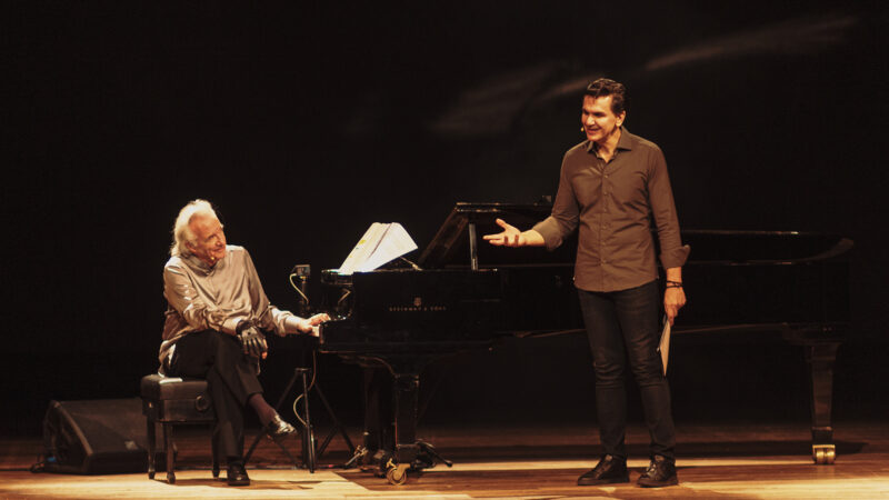 Maestro João Carlos Martins e Gabriel Chalita dividem o palco no espetáculo ‘O Pianista e o Poeta’