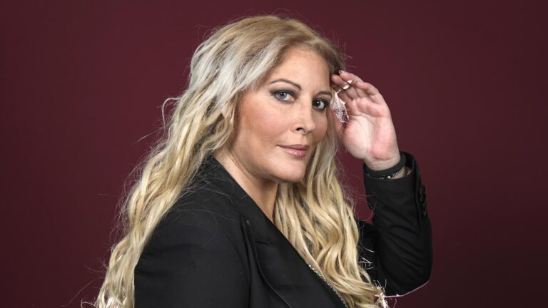 Morre a campeã do Big Brother, aos 48 anos, e a polícia investiga o que aconteceu com ela