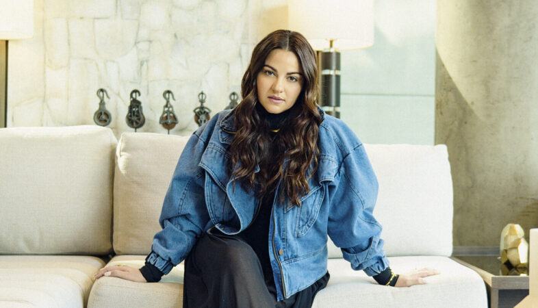 Maite Perroni fala sobre maternidade e pressão estética após o nascimento da filha