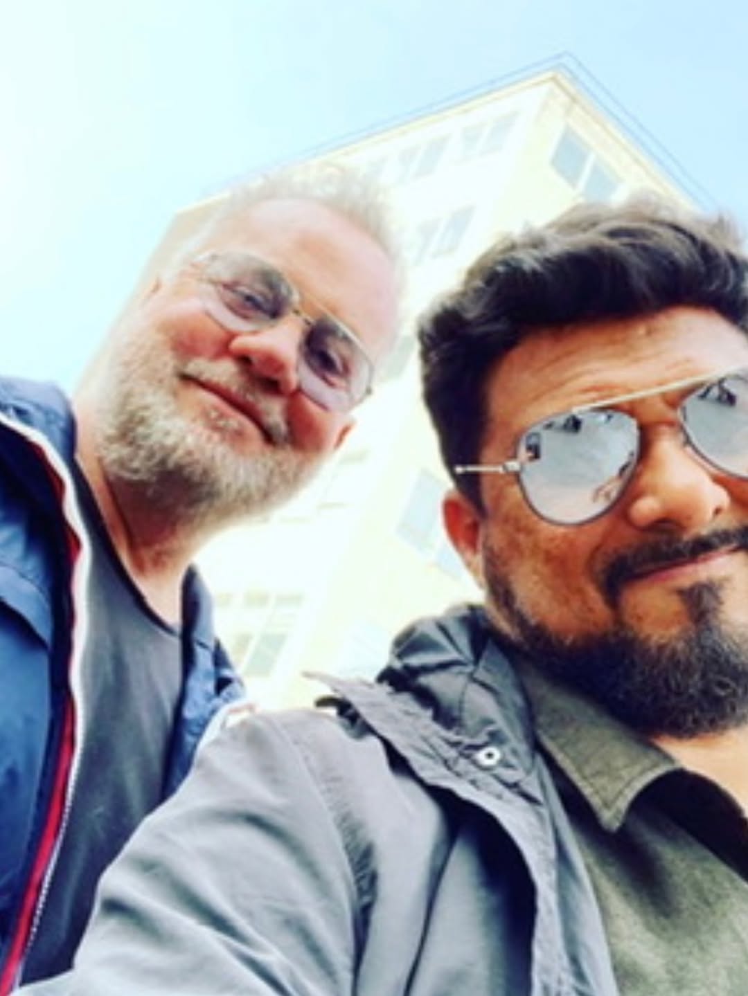 Marido mostra família com Luiz Fernando Guimarães — Foto: Reprodução/ Instagram