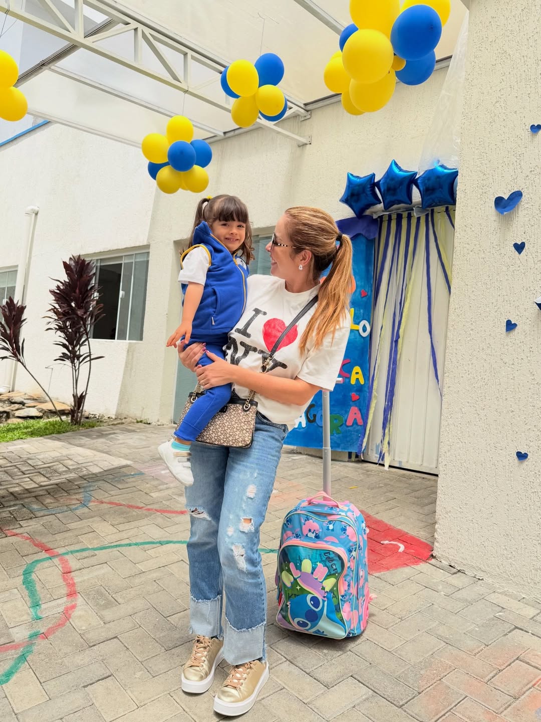 Renata Dominguez com a filha – Foto: Reprodução / Instagram