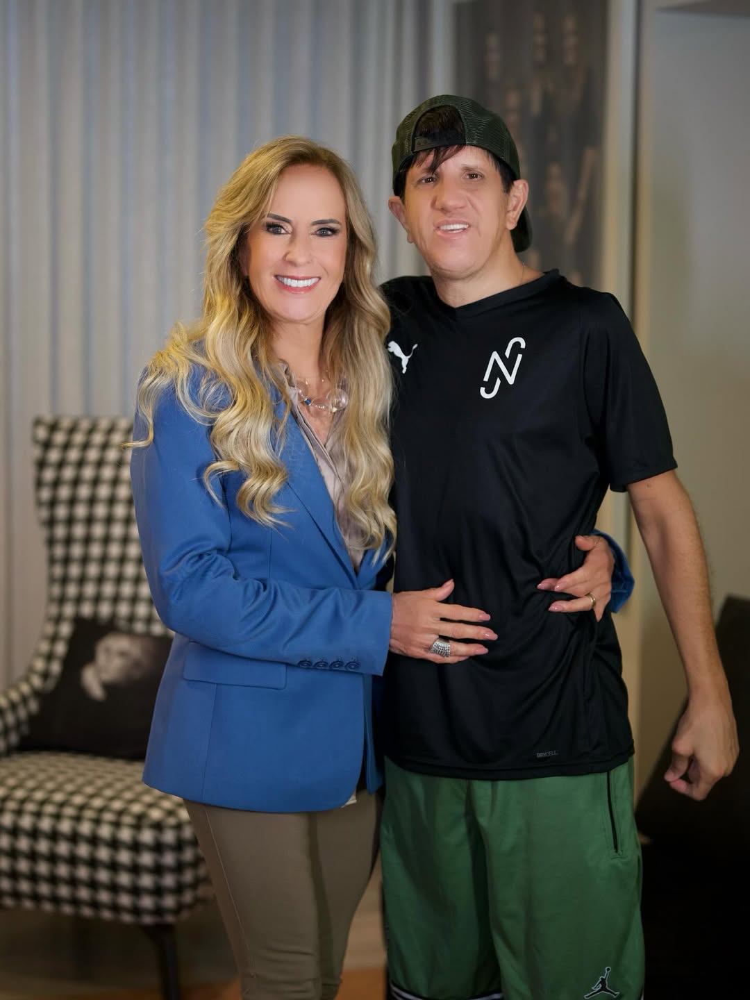 Helô Pinheiro e o filho - Foto: Reprodução / Instagram