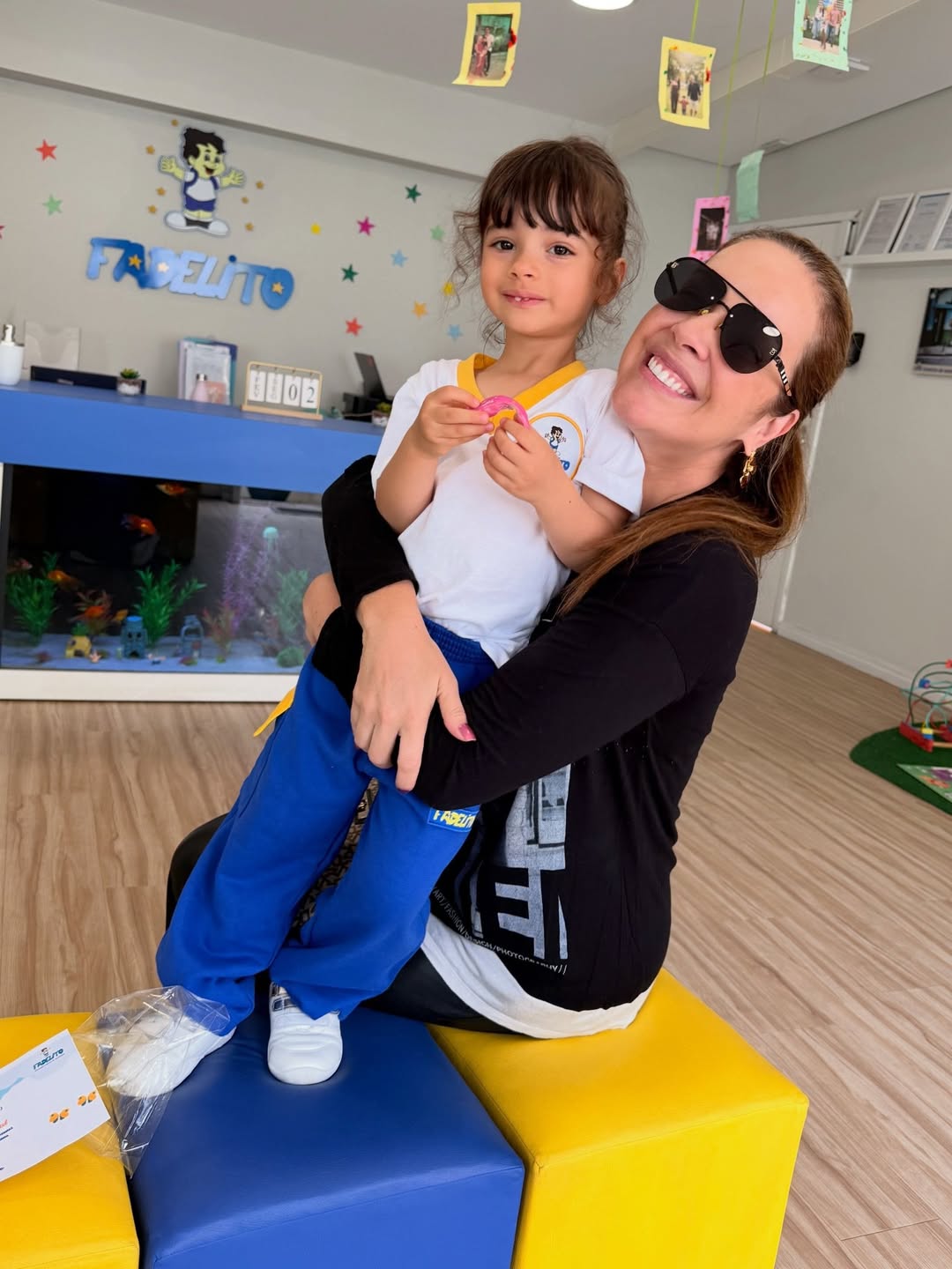 Renata Dominguez com a filha – Foto: Reprodução / Instagram