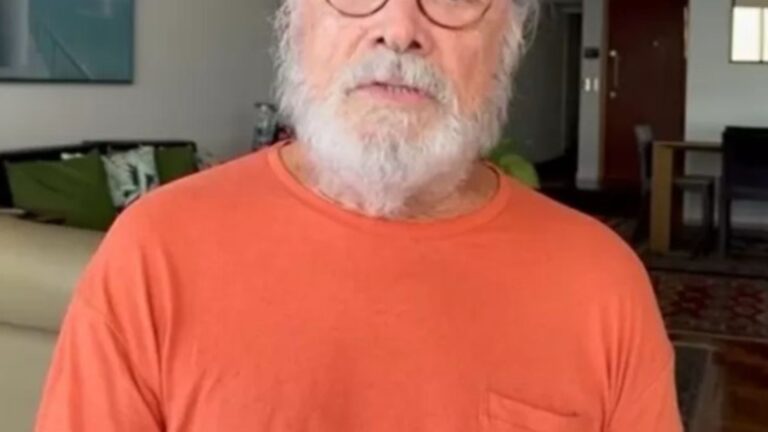 Longe da TV, apresentador de 84 anos abandona a fama para viver no meio do mato