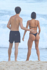 Bruna Marquezine e Shawn Mendes em praia no Rio de Janeiro - Foto: Dilson Silva / AgNews