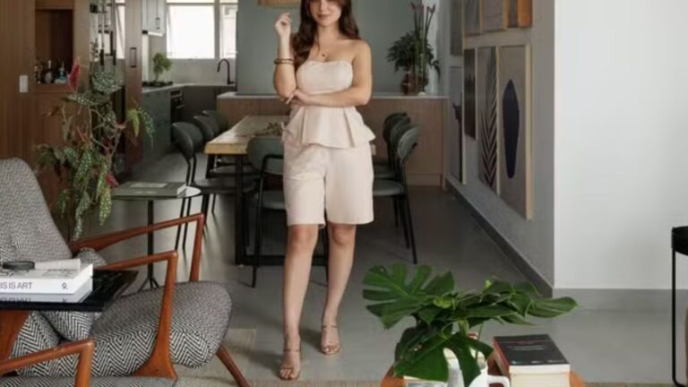 Aos 35 anos, atriz gerencia carreira de sucesso morando em apartamento de luxo integrado