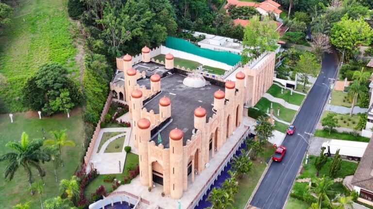Castelo luxuoso de R$ 80 milhões vira alvo de compra de apresentadora; conheça o imóvel
