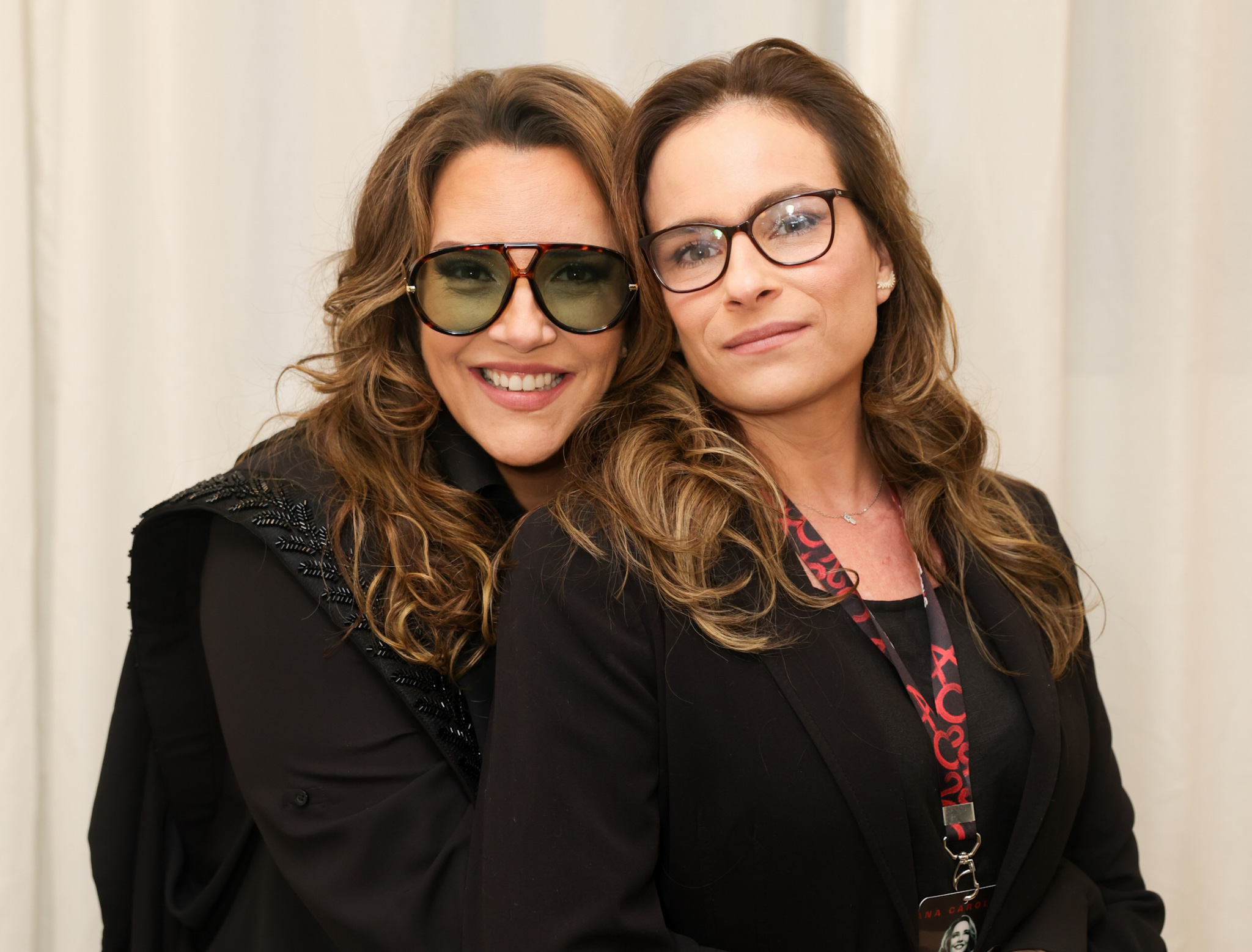 Ana Carolina com a namorada Ramona Bakker - Fotos: Lucas Ramos / Brazil News