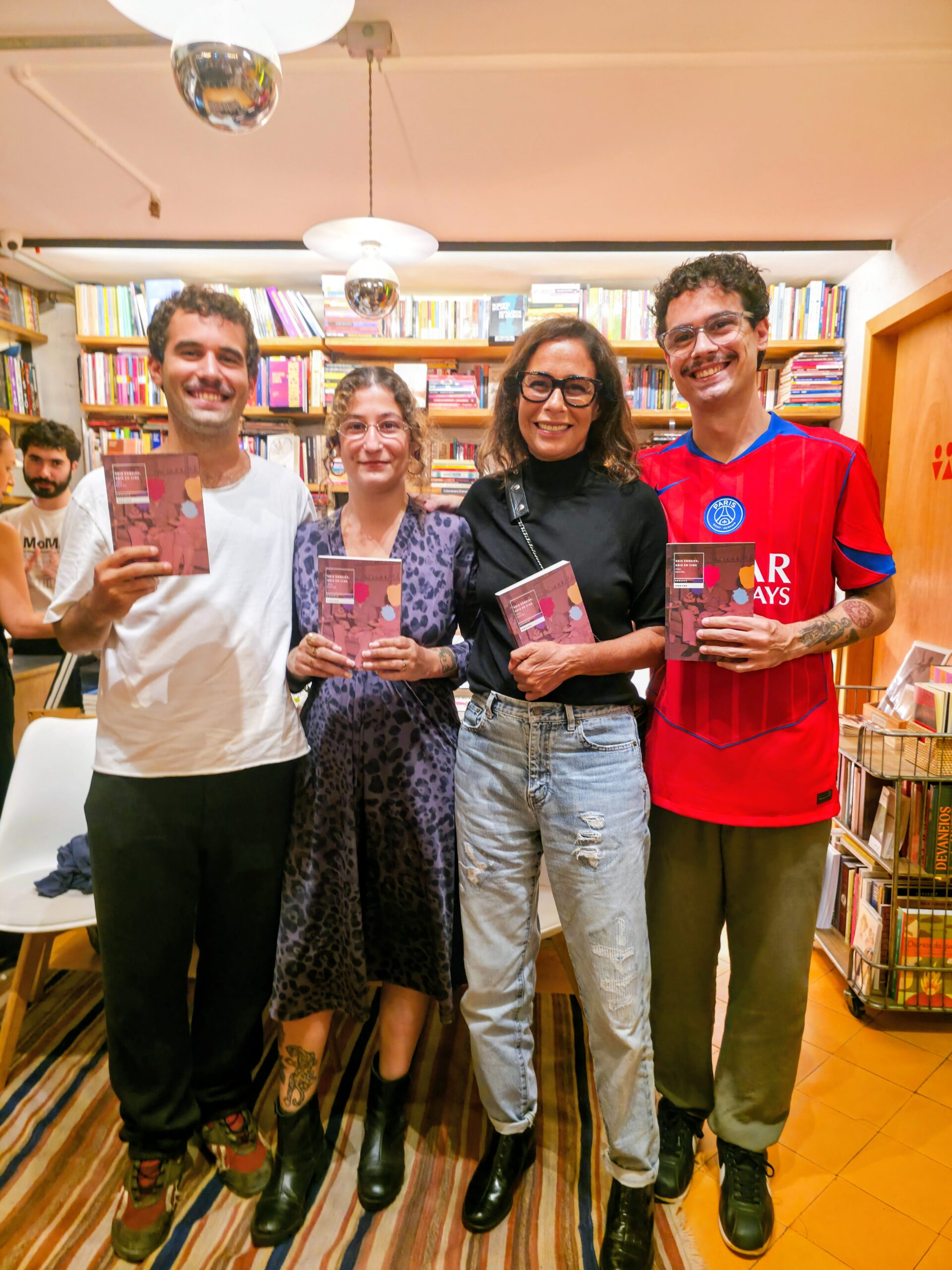 Andrea Beltrão com seus três filhos, José, Rosa e Francisco - Foto: AgNews