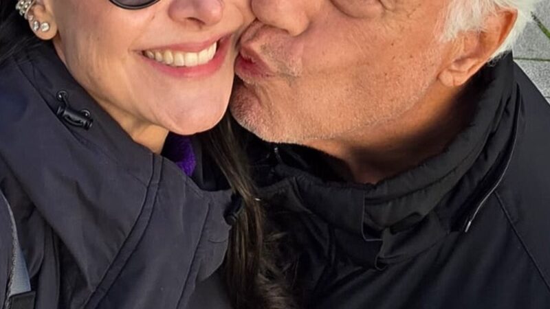 Aos 76 anos, ator faz rara aparição no aniversário de 47 anos da esposa atriz