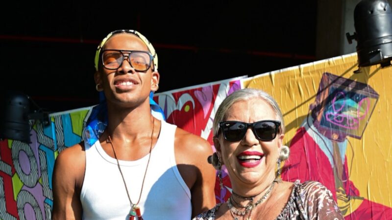 Tal mãe, tal filho: Astrid Fontenelle e Gabriel surgem com looks estilosos em festival