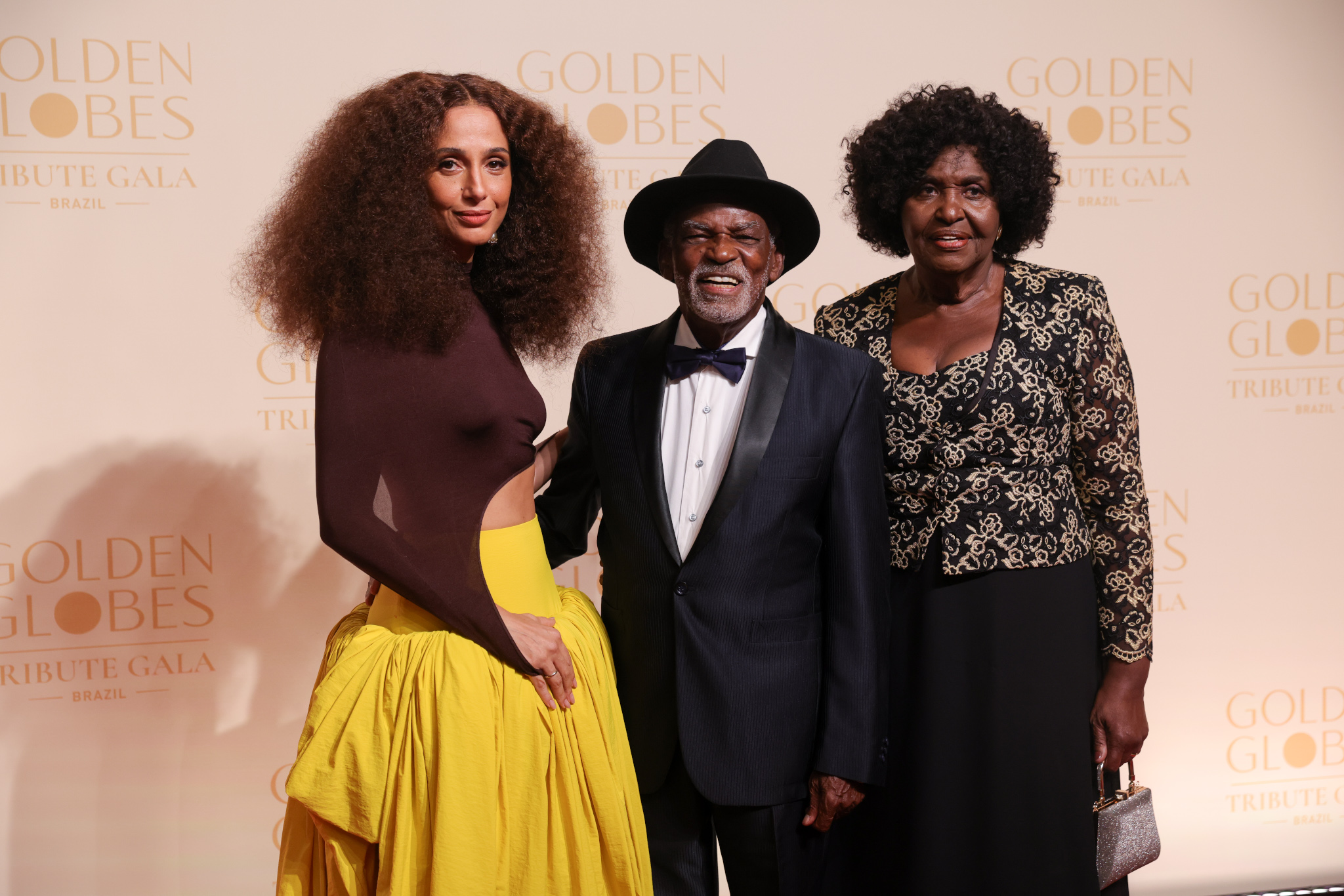 Camila Pitanga com o pai, Antônio Pitanga, e a madrasta, Benedita da Silva - Foto: Lucas Ramos / Brazil News