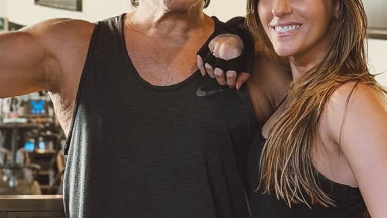 Aos 63 anos, cantor publica foto rara ao lado da esposa 24 anos mais jovem