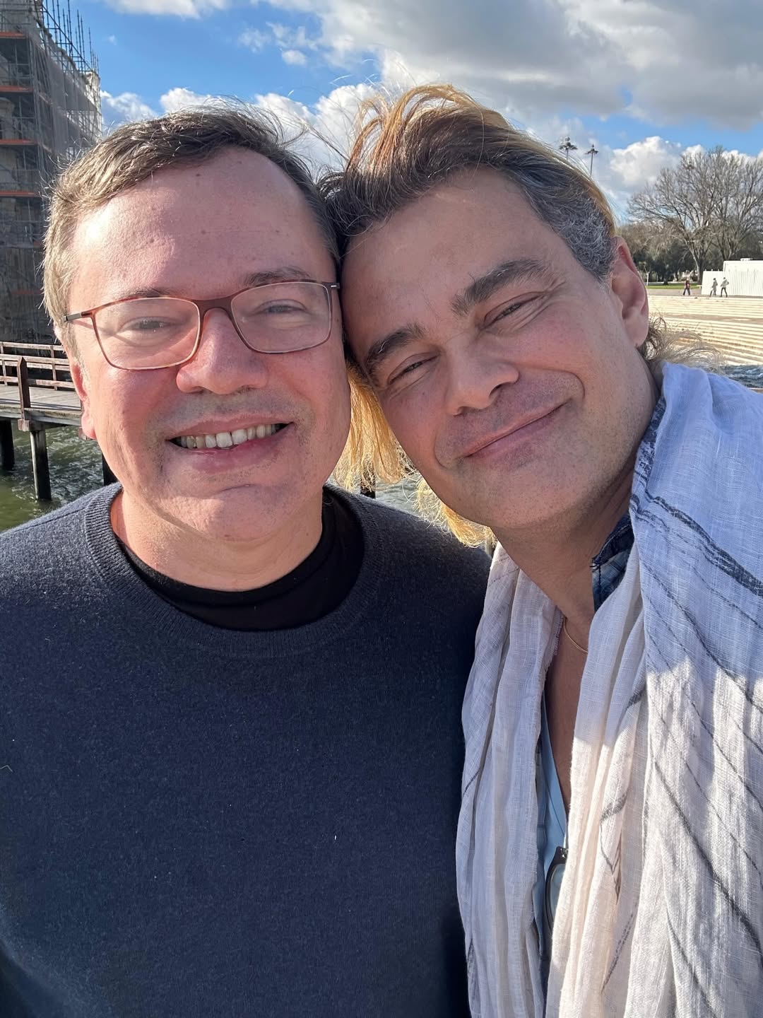 Carmo Dalla Vecchia e João Emanuel Carneiro - Foto: Reprodução / Instagram @carmodallavecchia