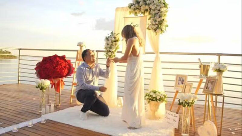 Aos 32 anos, ex-BBB se ajoelha e pede  médica veterinária em casamento; vídeo