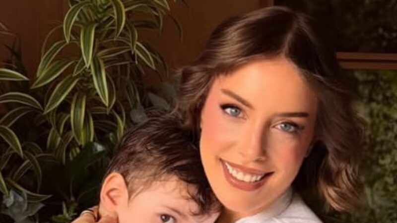Aos dois anos, filho de Fabiana Justus chama atenção em foto inédita