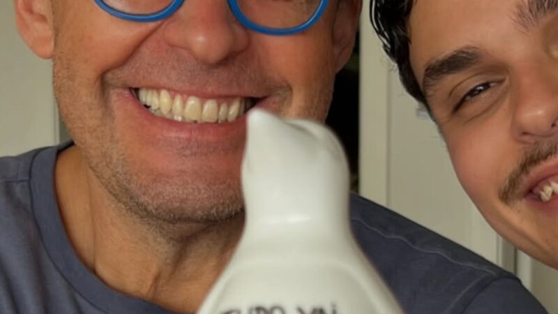 Aos 59 anos, ex-apresentador da Globo compartilha foto rara com o filho: ‘Novos desafios’