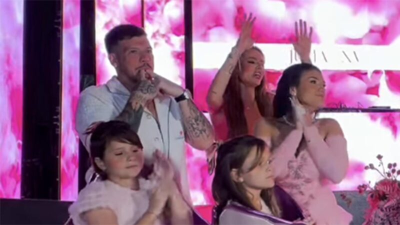 Veja o bolo da festa de 15 anos da filha mais velha do cantor Ferrugem