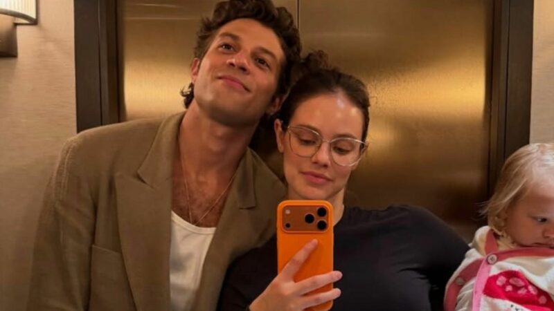 Com apenas um ano, filha de Laura Neiva e Chay Suede impressiona com aparência