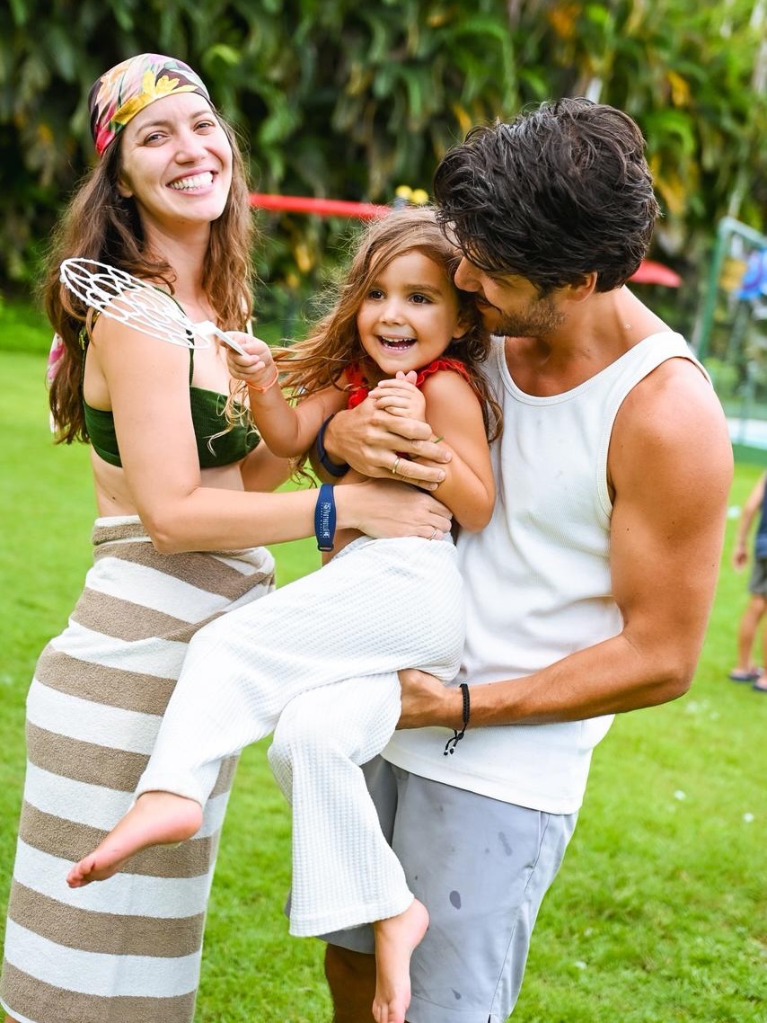 Nathalia Dill e Pedro Curvello com a filha do casal, Eva - Foto: Reprodução / Instagram @nathaliadill