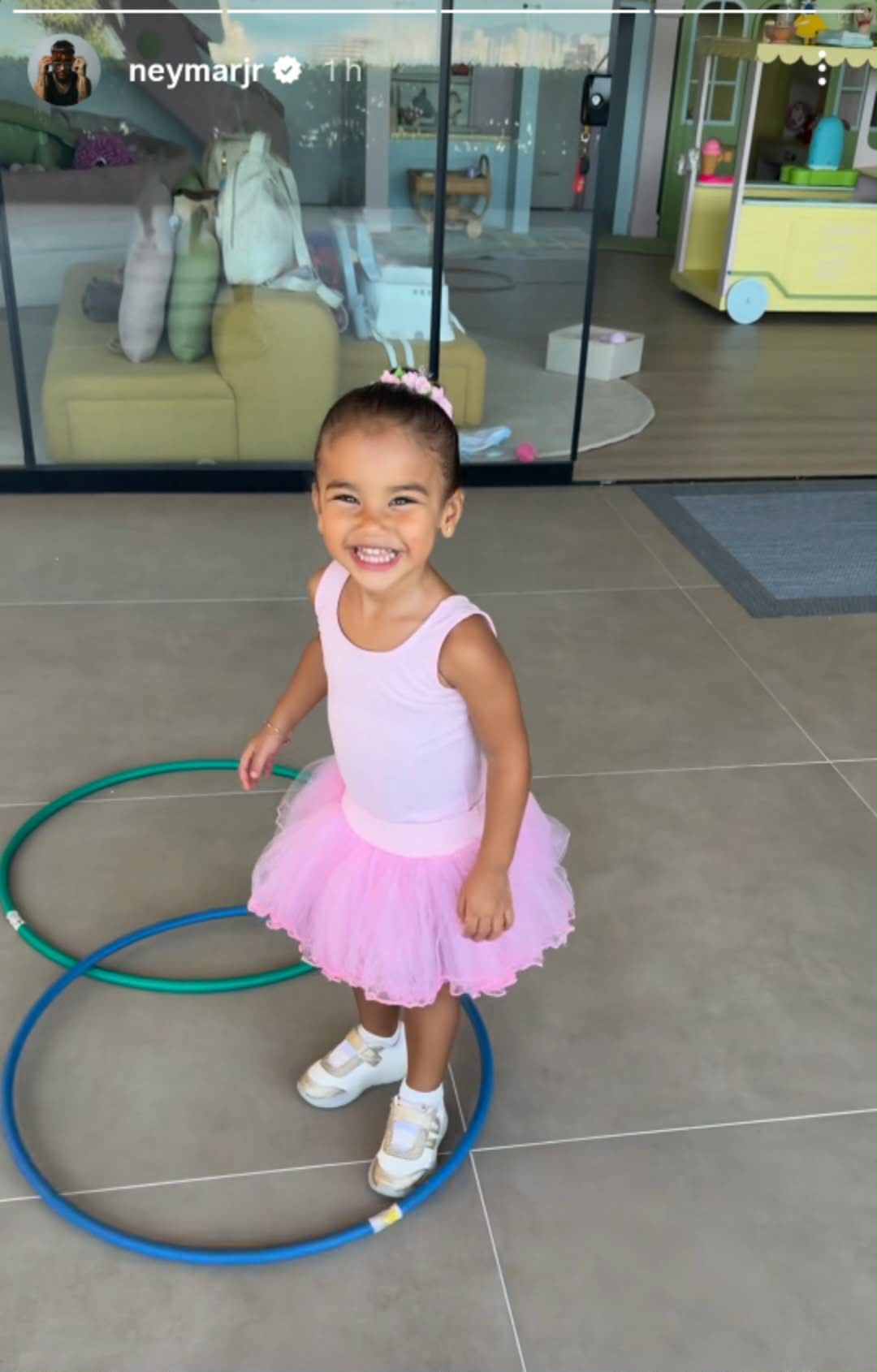 Filha de Neymar impressiona com habilidade