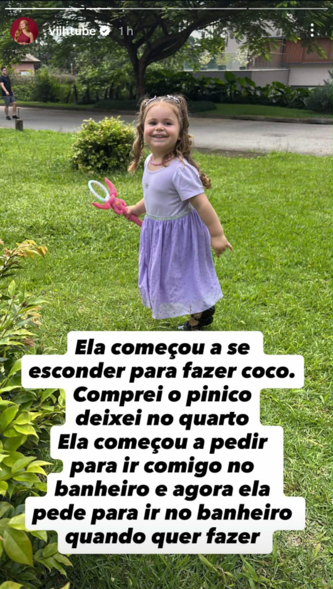Viih Tube se emociona com conquista da filha