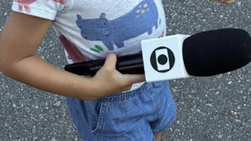 Repórter da Globo exibe foto inédita do filho com microfone da emissora