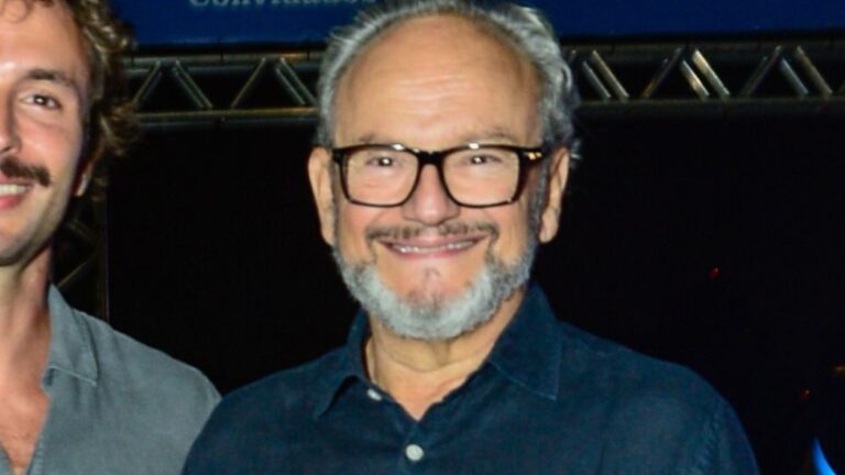 Aos 66 anos, Ernesto Paglia faz raríssima aparição em público com o filho