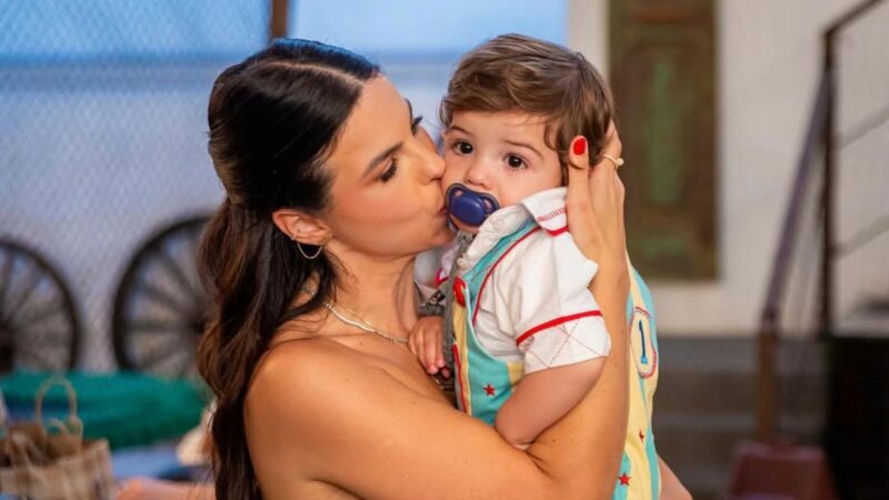 Com um ano e meio, filho de Sthefany Brito tem mania exposta pela atriz: ‘Ninguém escapa’