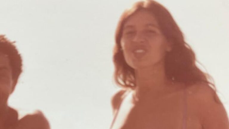 Aos 83 anos, cantor chama atenção em foto com esposa 18 anos mais nova: ‘Lindões’