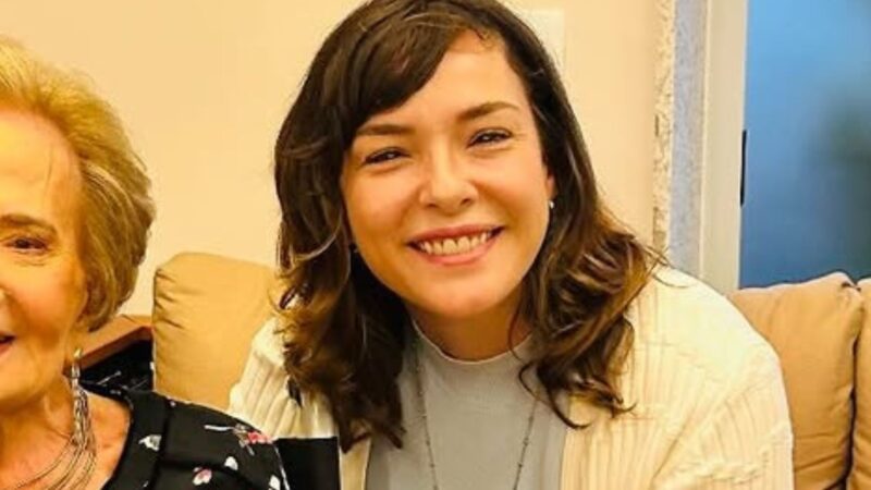 Aos 91 anos, Glória Menezes faz raríssima aparição em foto com Regiane Alves