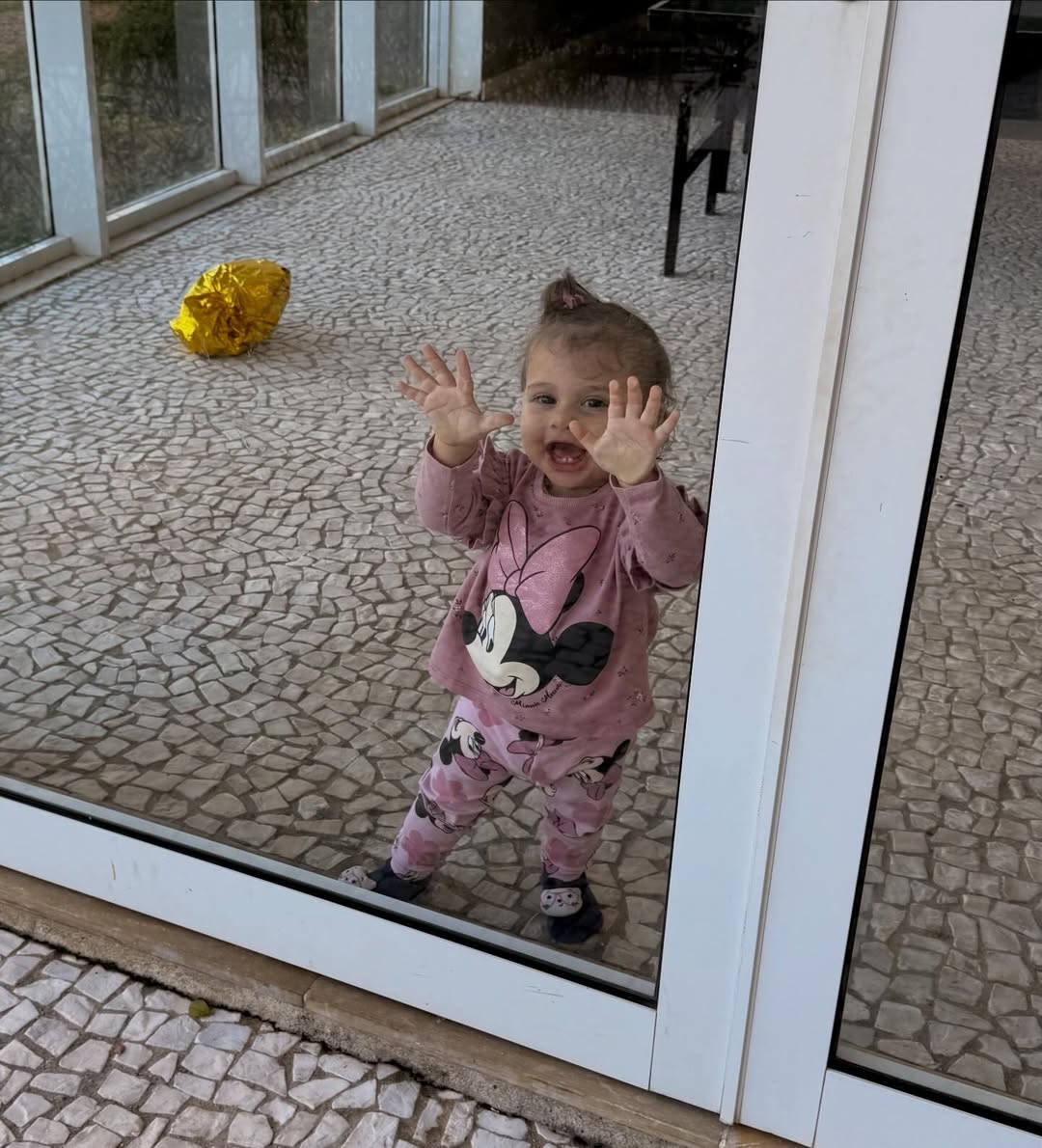 Amanda Kimberlly mostra fotos inéditas de Helena, sua filha com Neymar Jr - Foto: Reprodução / Instagram @akimberllya