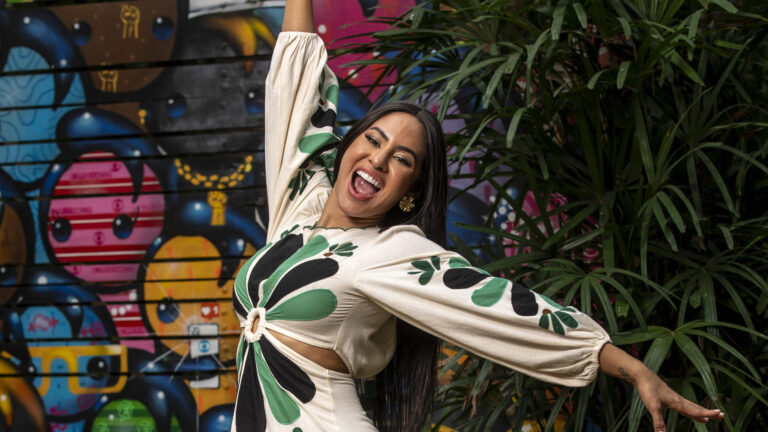 Aos 33 anos, ex-BBB faz tour na decoração do seu novo apartamento em São Paulo