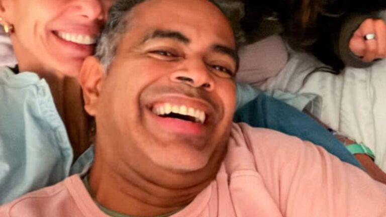 Aos 51 anos, Jair Oliveira ganha presente especial das filhas em aniversário: ‘O maior’