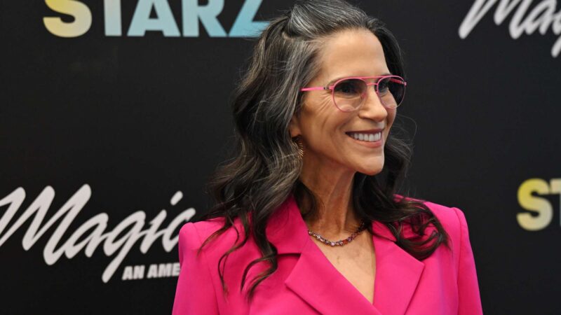 Aos 60 anos, atriz 'desconhecida' é a mais rica do mundo e tem fortuna de R$ 45 bilhões