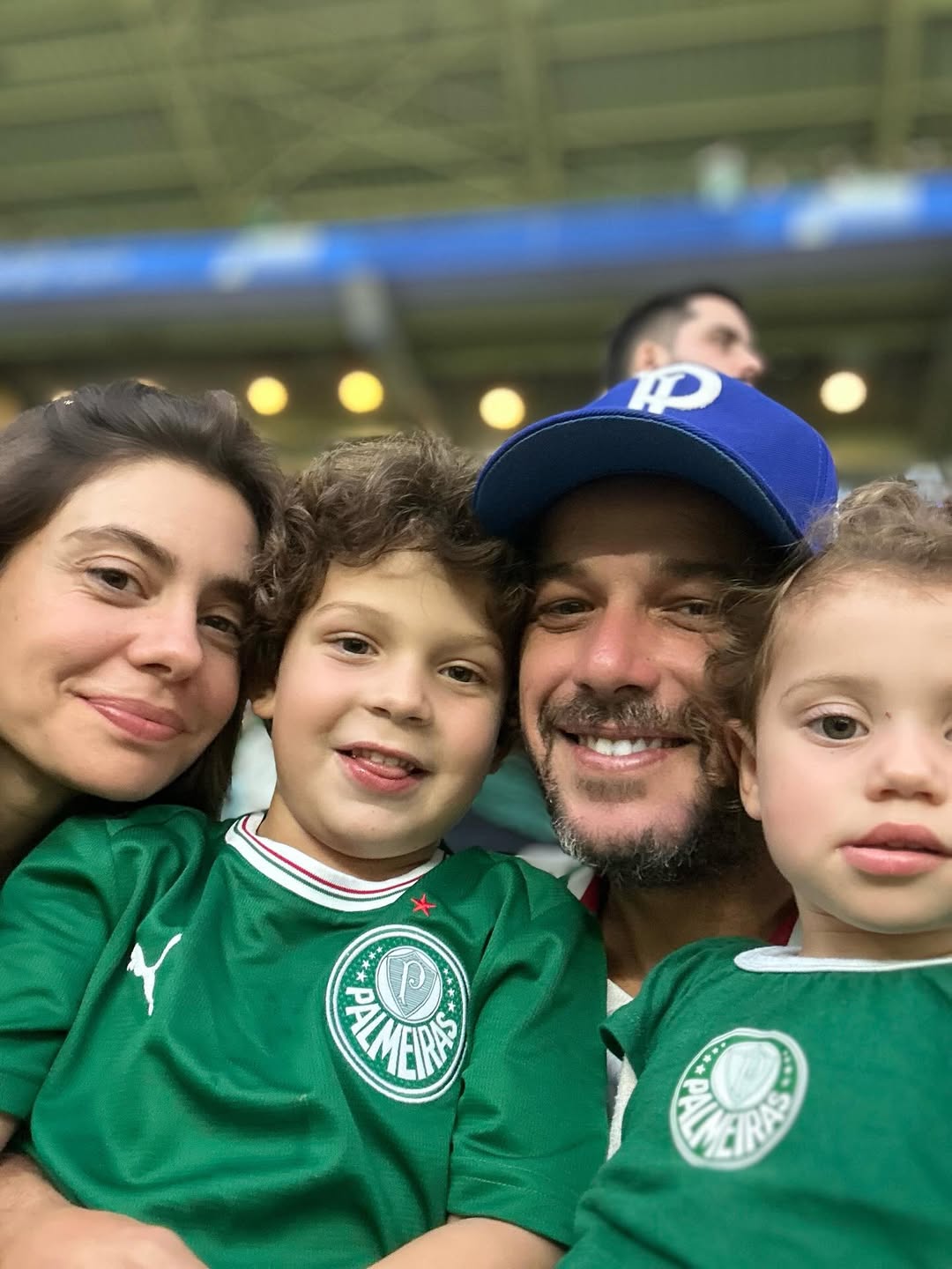 Jayme Matarazzo com a esposa, Luiza, e os filhos, Antônio e Maria - Foto: Reprodução / Instagram @jaymematarazzo