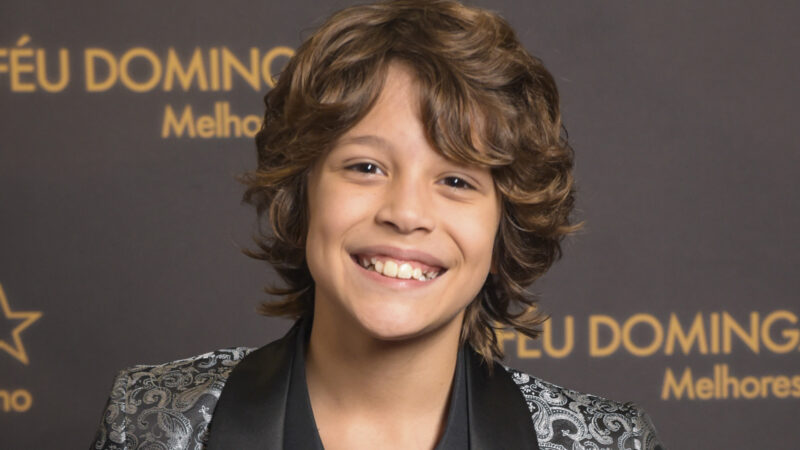 Aos 17 anos, ex-ator mirim da Globo surge irreconhecível ao mostrar o quanto já cresceu
